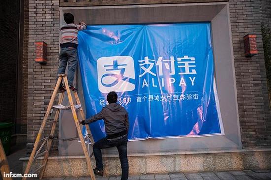 由于央行停發(fā)支付牌照，市場上現(xiàn)在一張牌照可以賣出2.5億至4.8億元的價(jià)格。(視覺中國/圖)由于央行停發(fā)支付牌照，市場上現(xiàn)在一張牌照可以賣出2.5億至4.8億元的價(jià)格。(視覺中國/圖)